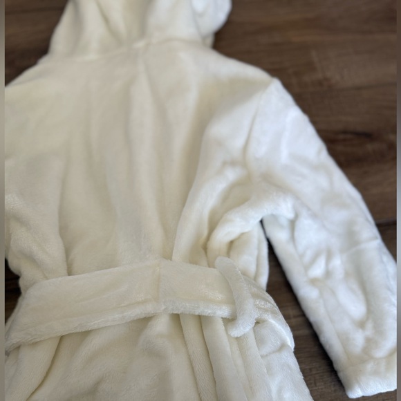 Pottery Barn Kids Cozy Cream Hooded Bathrobe - Picture 8 of 8